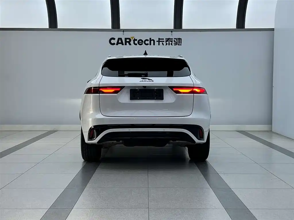 Jaguar F-PACE 2024 P250 R-Dynamic SE