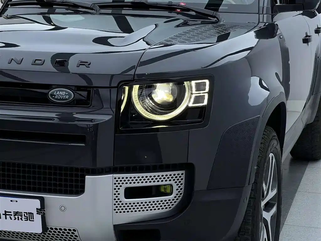 Land Rover Defender 2023 110 3.0T P400 Dark Edition
