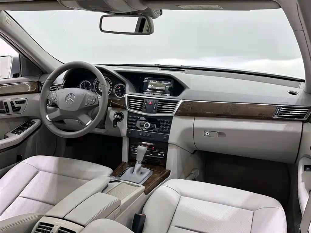 Mercedes-Benz E-Class 2011 E 260 L CGI Fashion