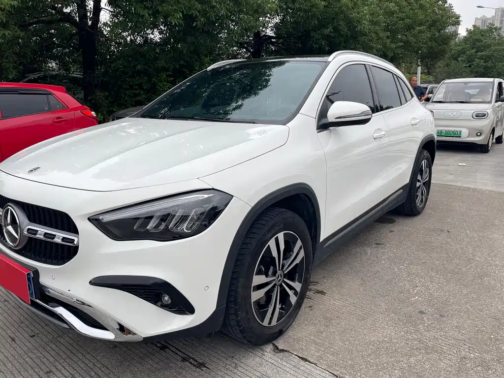 Mercedes-Benz GLA 200 (2024)
