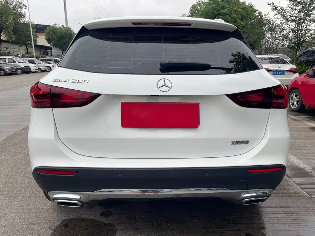 Mercedes-Benz GLA 200 (2024)