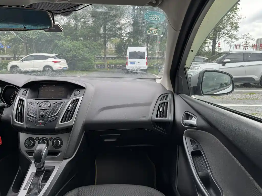 Ford Focus 2012 Hatchback 1.6L Automatic Comfort