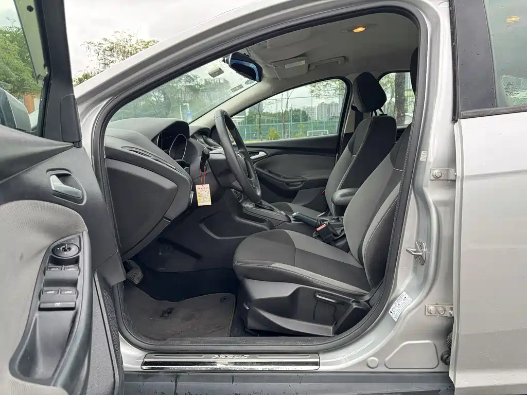 Ford Focus 2012 Hatchback 1.6L Automatic Comfort