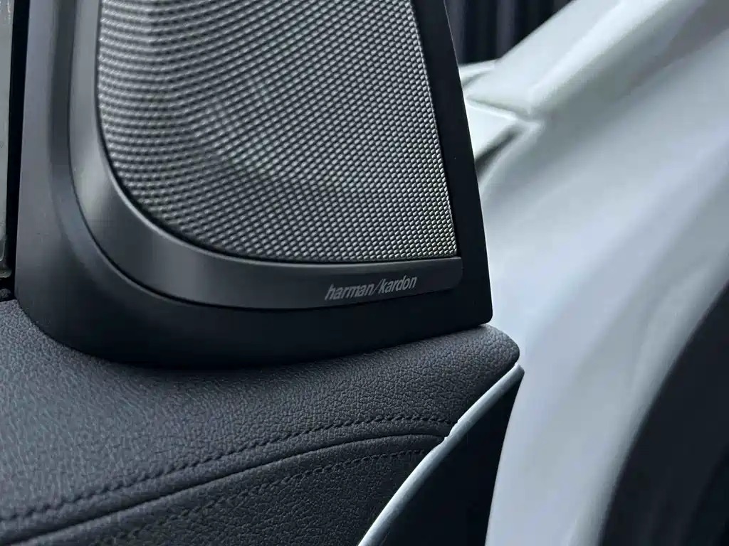 BMW 5 Series PHEV 2019 530Le Luxury Package