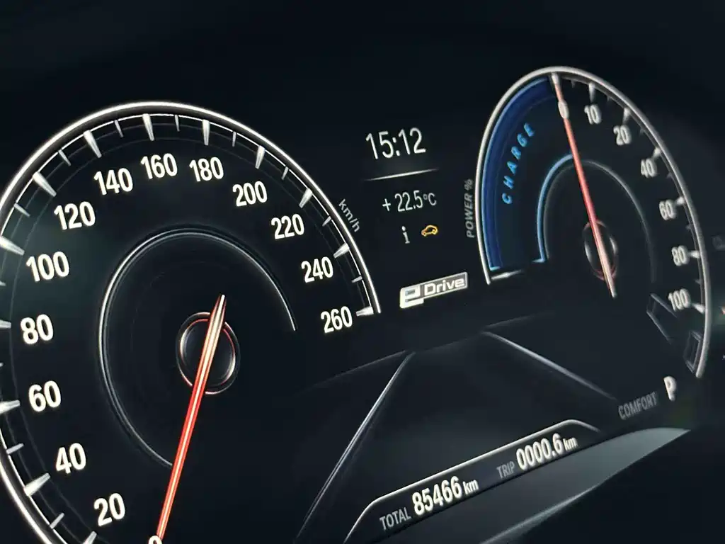 BMW 5 Series PHEV 2019 530Le Luxury Package