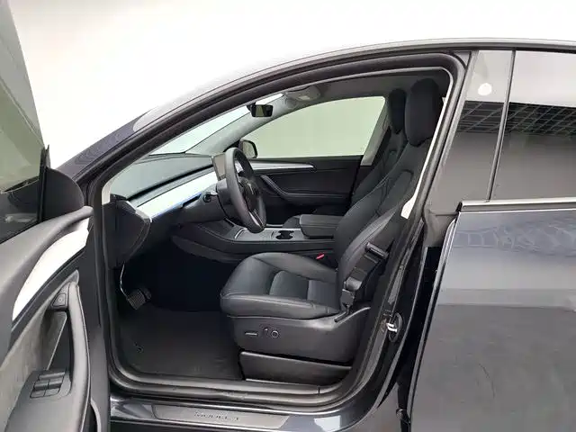 Model Y 2024 Rear-Wheel Drive