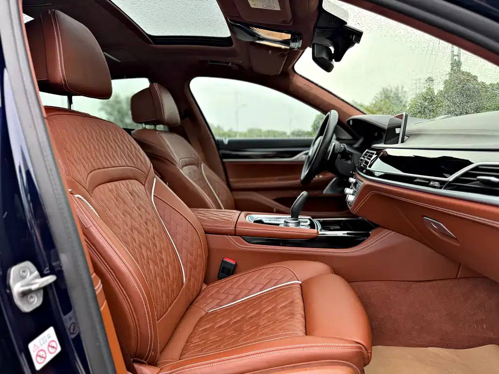 BMW 7 Series 2021 740Li xDrive Executive M Sport Package - фото 14