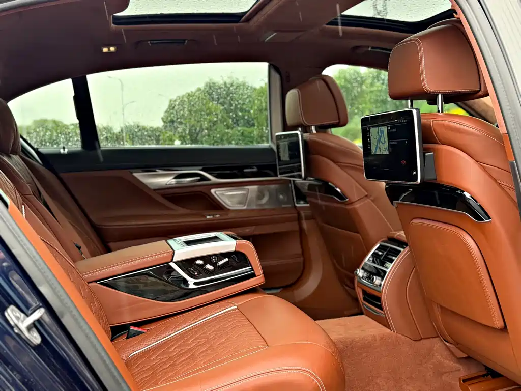 BMW 7 Series 2021 740Li xDrive Executive M Sport Package - фото 13