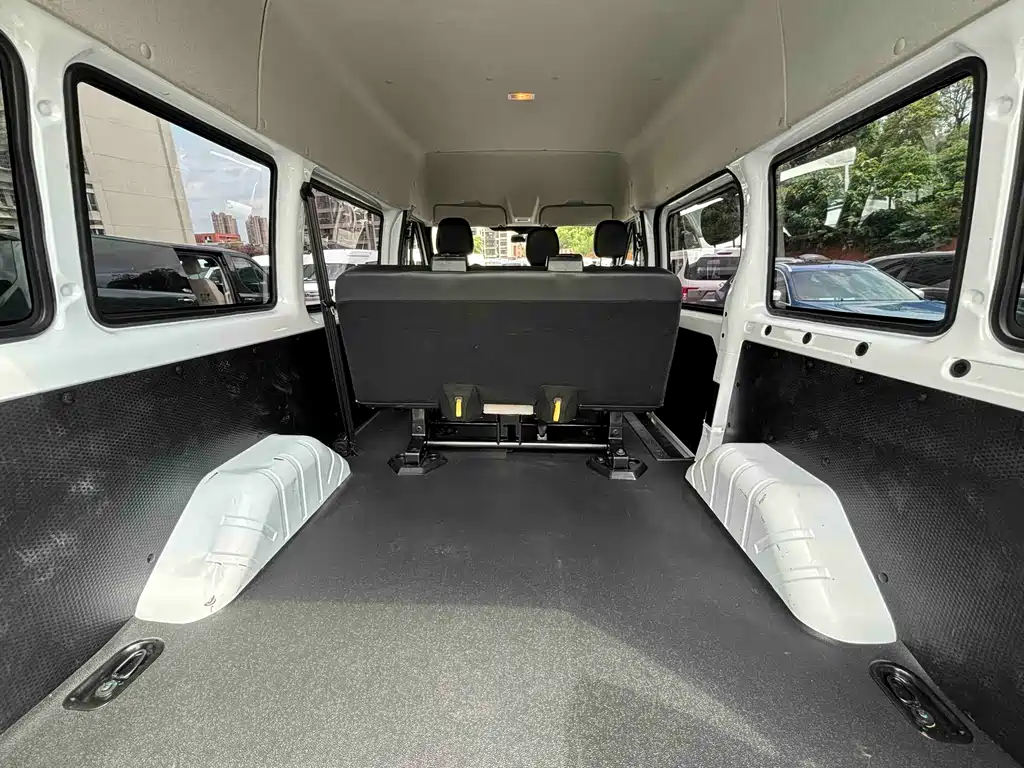 JMC Fushun 2023 2.0T Manual Short Wheelbase Medium Roof Commercial Multi-Purpose Vehicle 6-Seater