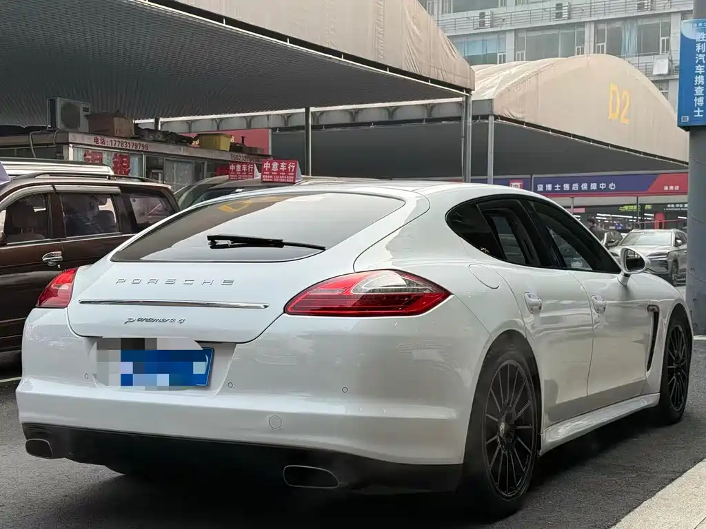 Panamera 4 Platinum Edition