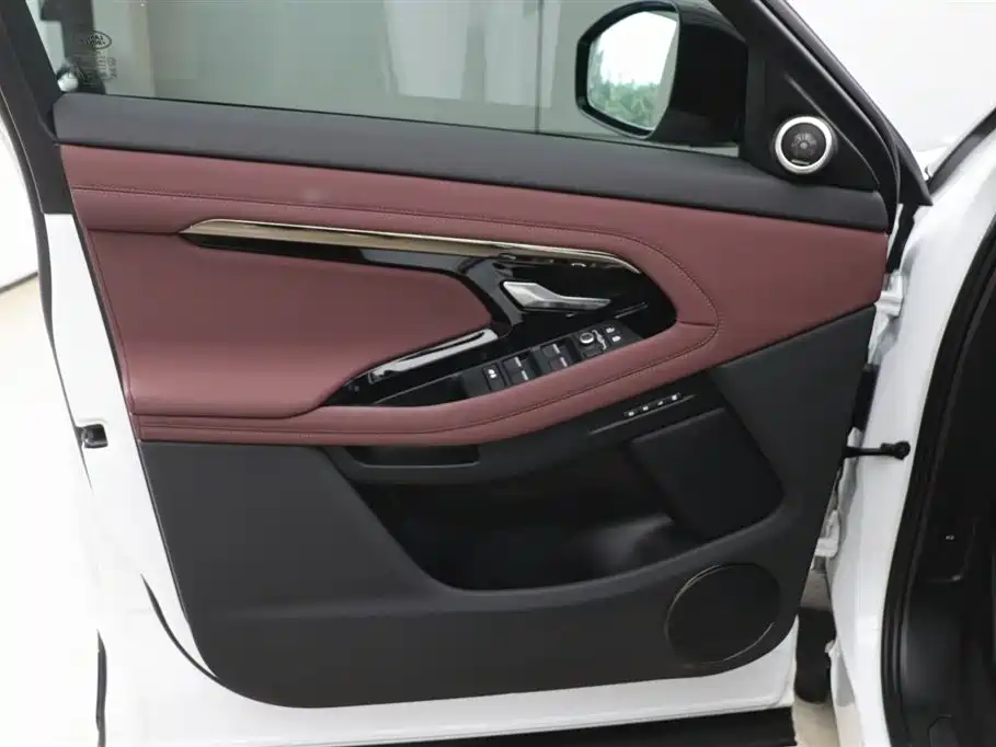Range Rover Evoque L 2024 SE