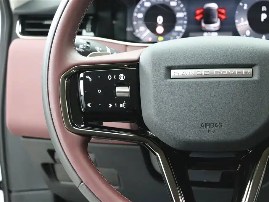 Range Rover Evoque L 2024 SE
