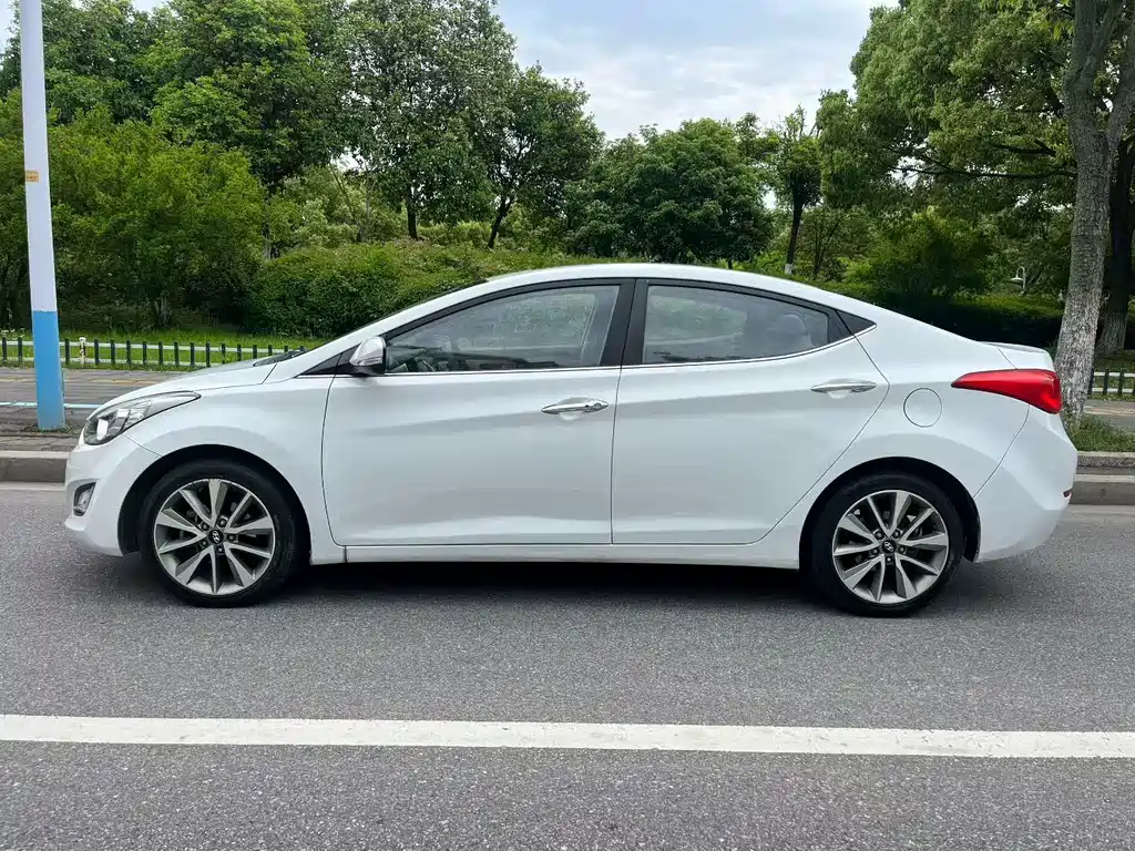 Elantra Langdong 2015 1.6L Automatic Leading Edition