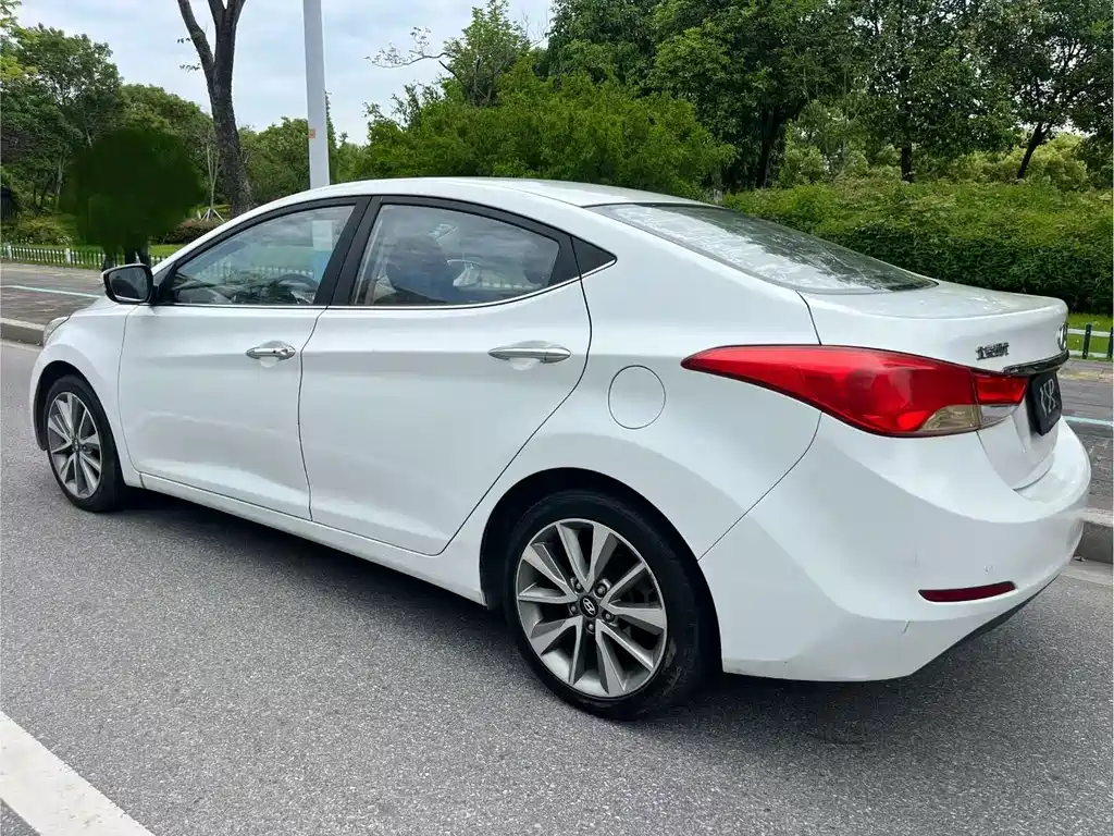 Elantra Langdong 2015 1.6L Automatic Leading Edition