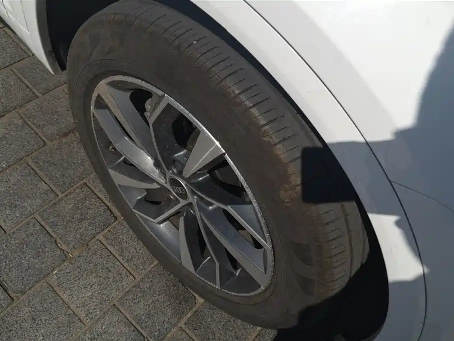 Audi Q5L 2023 40 TFSI Luxury Dynamic Edition