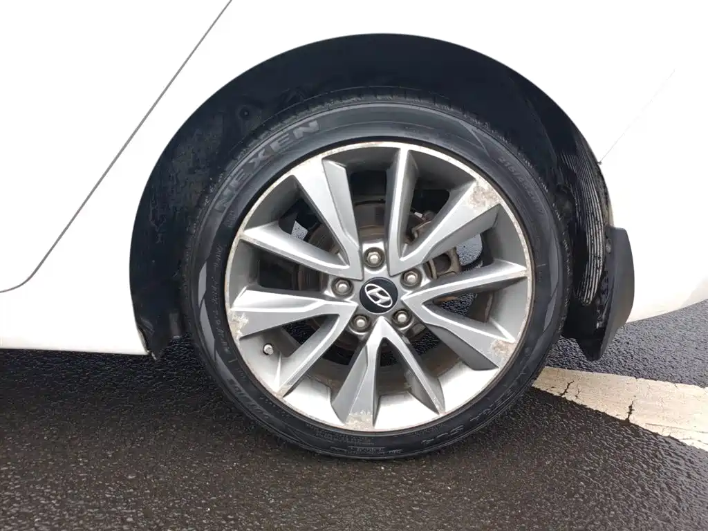 Hyundai Elantra Langdong 2015 1.6L Automatic Premium