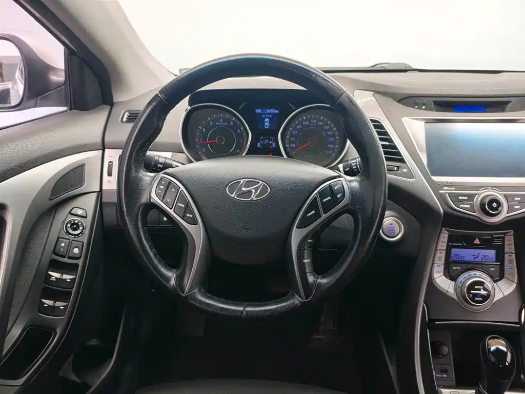 Hyundai Elantra Langdong 2015 1.6L Automatic Premium