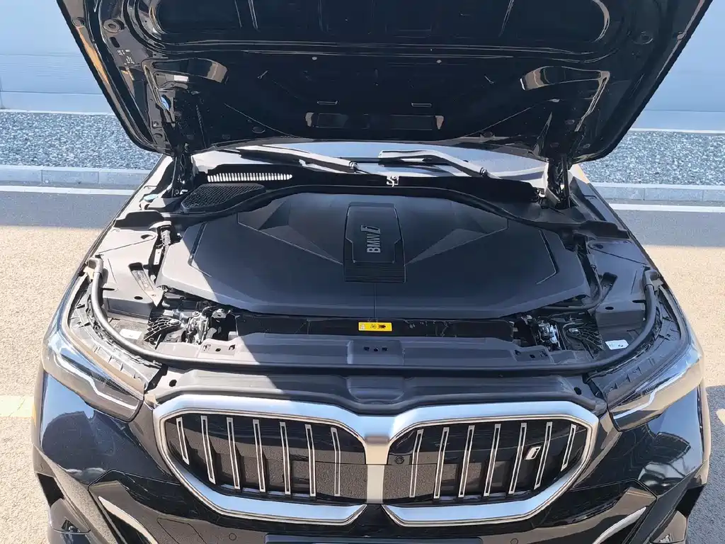 BMW i5 2024 eDrive 35L Luxury M Sport Package