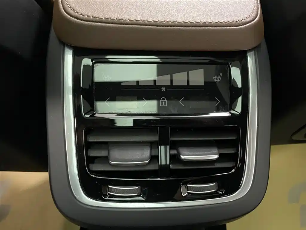 Volvo XC90 2024 B6 Momentum 7-Seater
