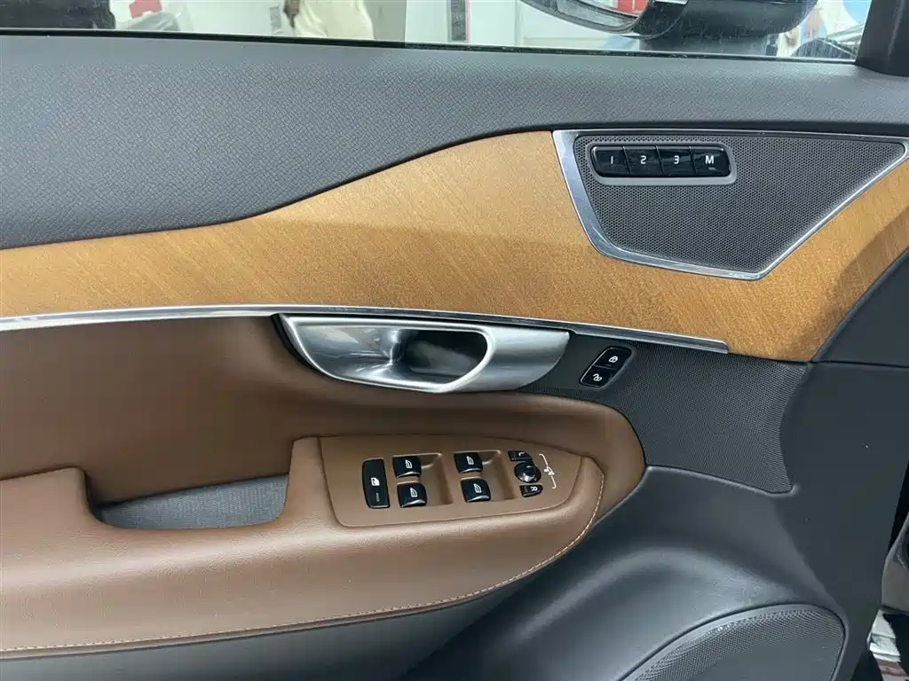 Volvo XC90 2024 B6 Momentum 7-Seater