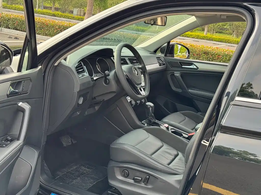 Tiguan L 2020 330TSI Automatic FWD Panorama Comfort Edition China VI