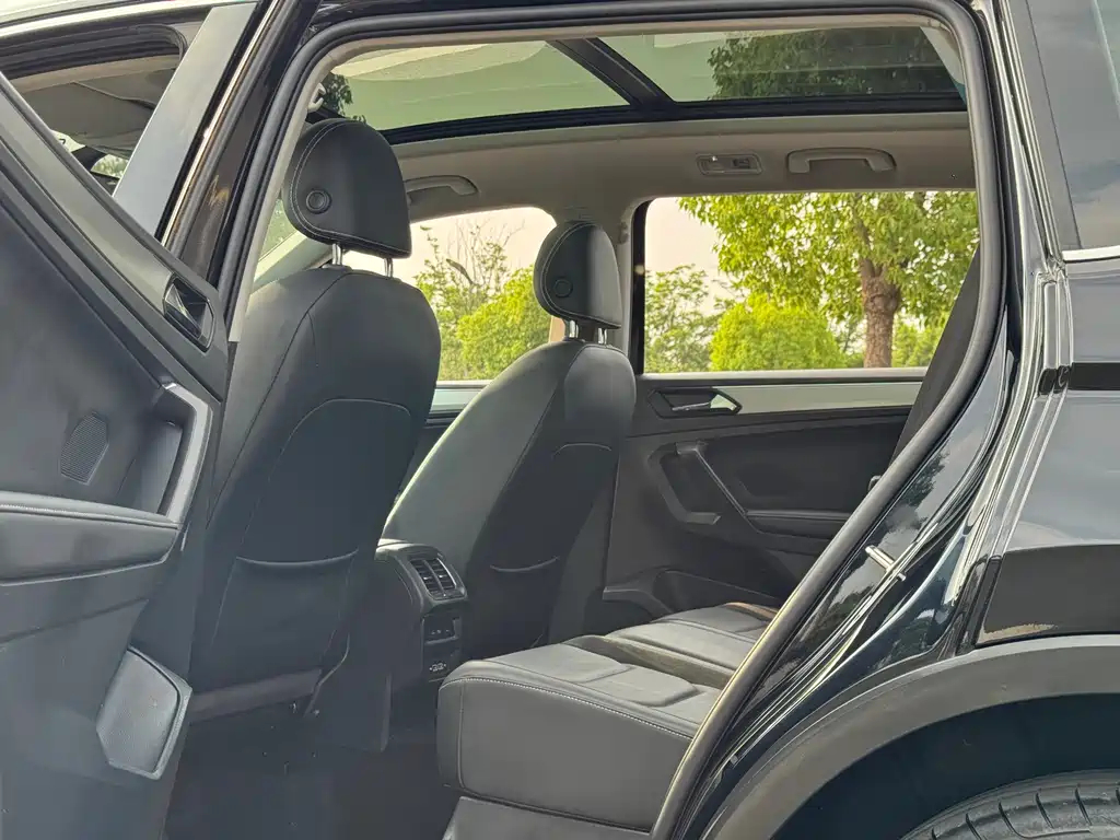 Tiguan L 2020 330TSI Automatic FWD Panorama Comfort Edition China VI