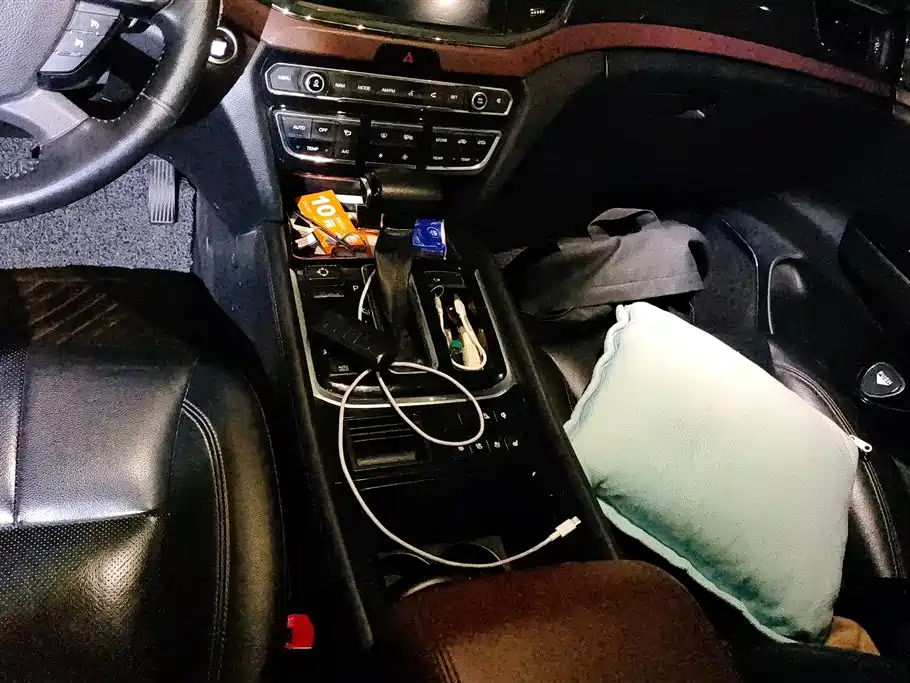 GAC Trumpchi GS8 2017 320T FWD Luxury Smart Connect Edition (7-Seater)