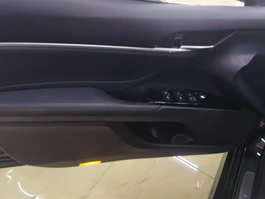 Camry 2018 2.5G Luxury Edition