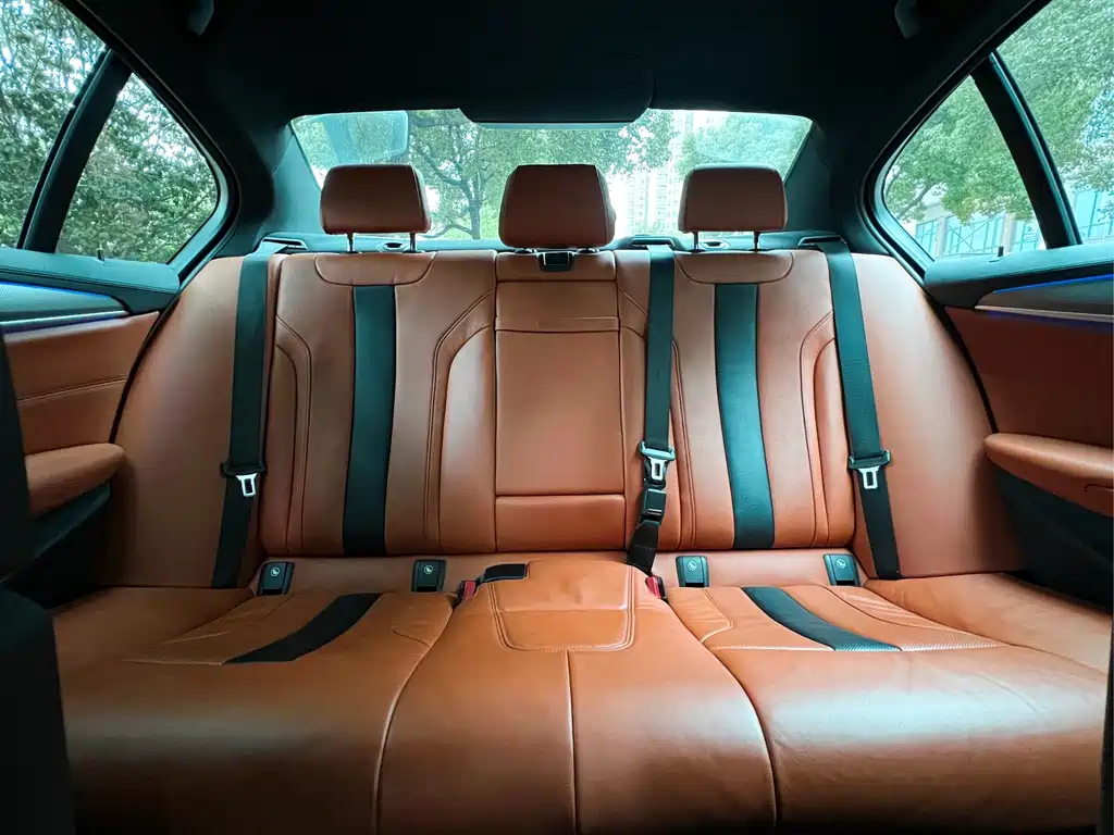 BMW M5 2021