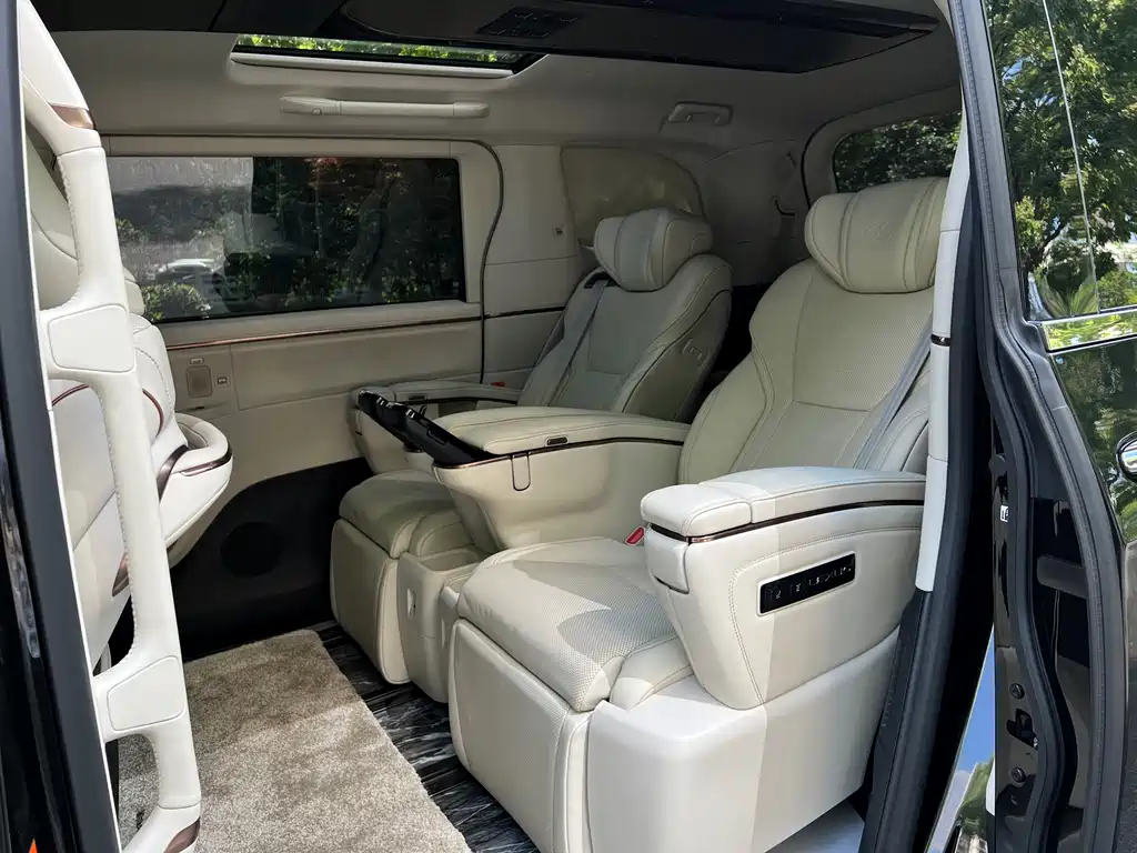 Lexus LM 500h 6-Seater Supreme Edition