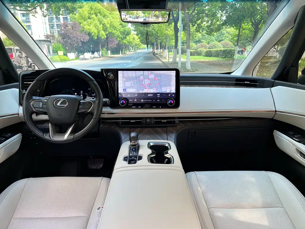 Lexus LM 500h 6-Seater Supreme Edition
