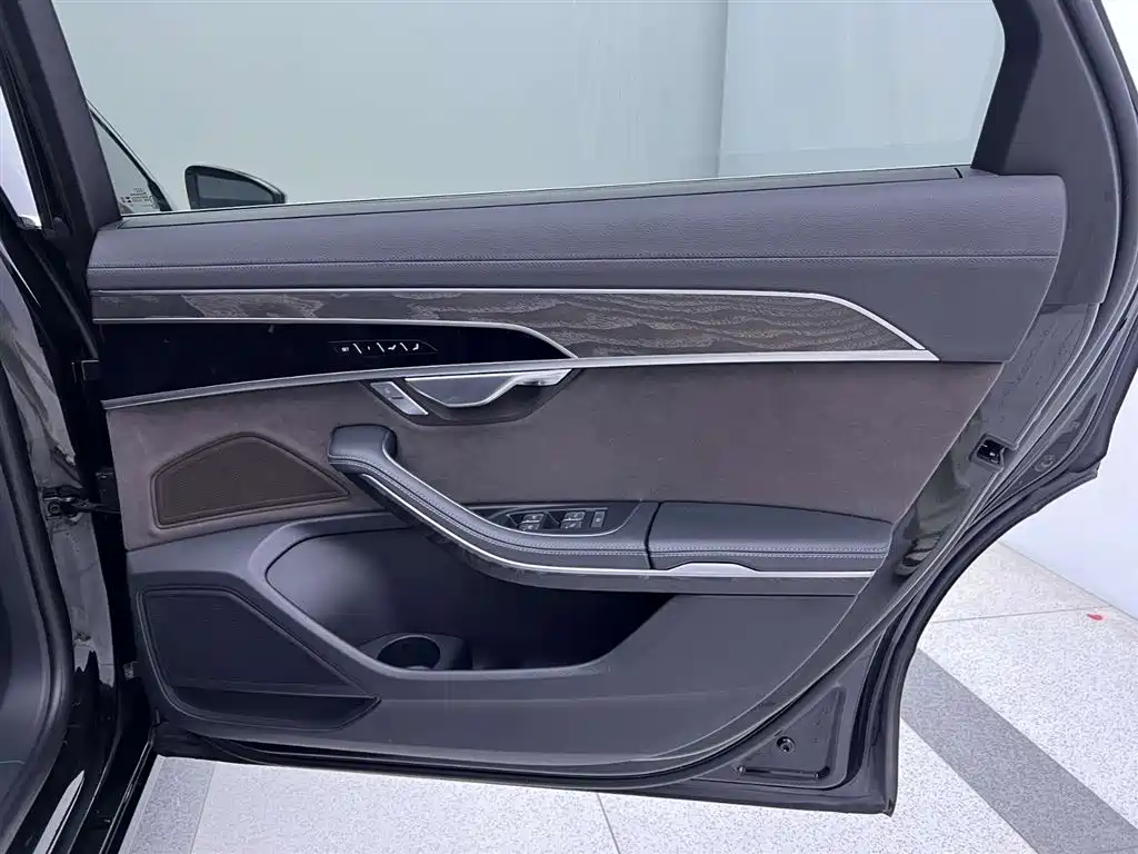 Audi A8L 50 TFSI quattro Selection Plus