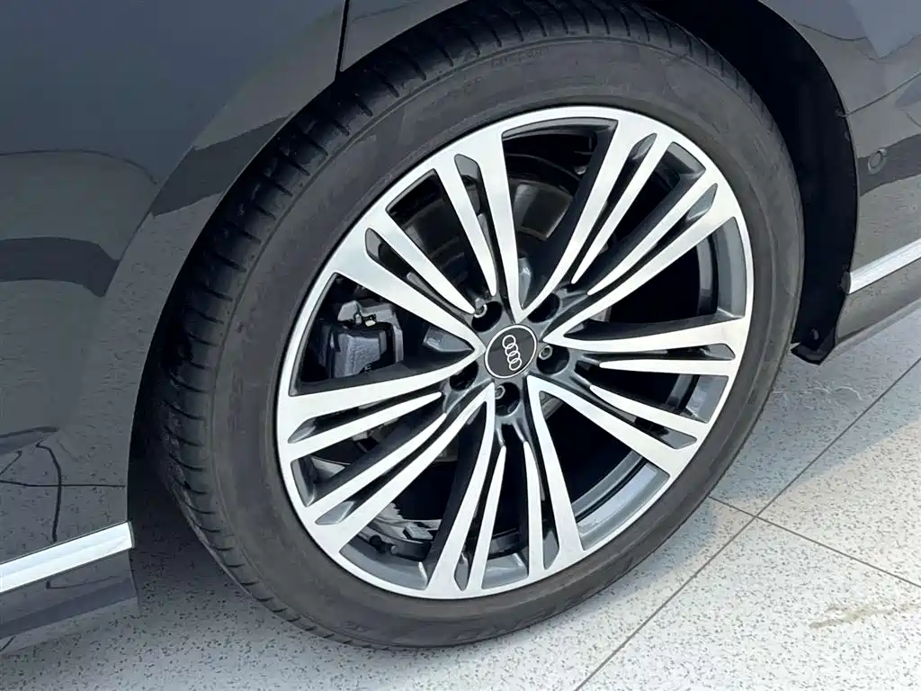 Audi A8L 50 TFSI quattro Selection Plus