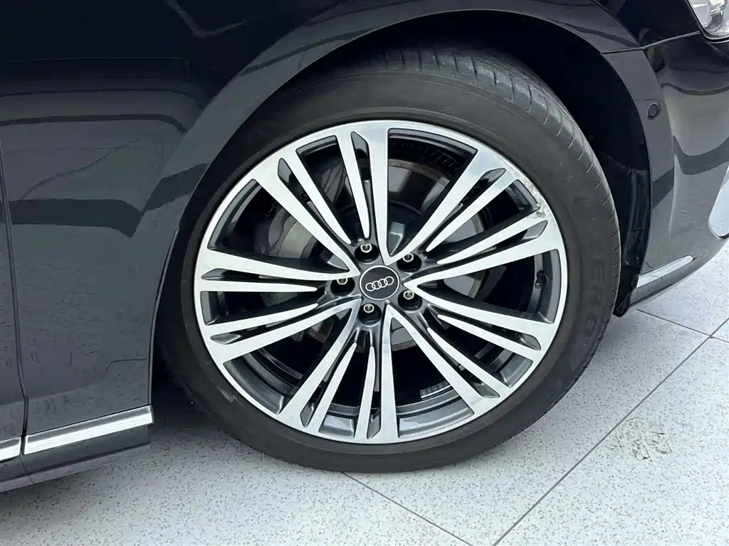 Audi A8L 50 TFSI quattro Selection Plus