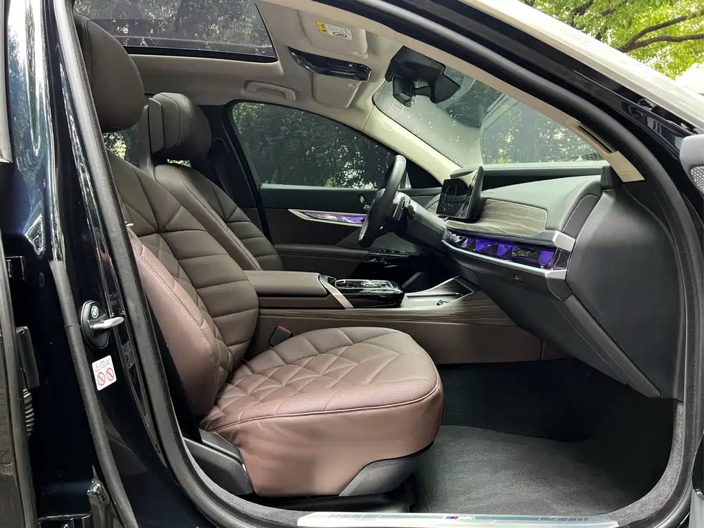 BMW 7 Series 2023 735Li M Sport Package