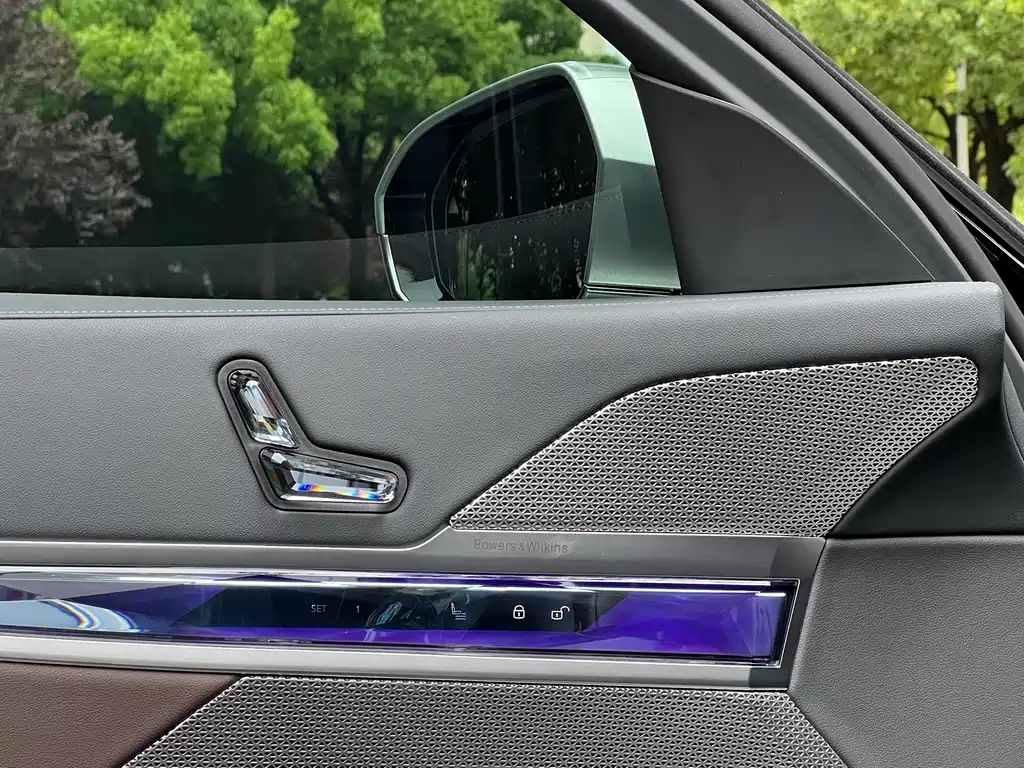 BMW 7 Series 2023 735Li M Sport Package