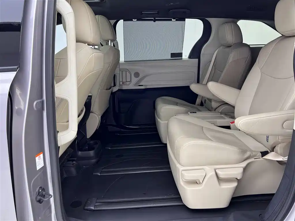 Toyota Granvia 2023 2.5L Hybrid Noble PLUS Edition
