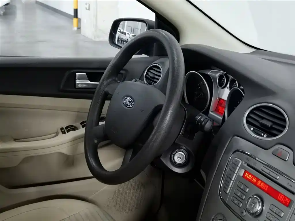 Ford Focus 2013 Sedan Classic 1.8L Manual Base