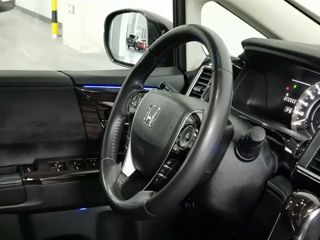 Honda Elysion 2016 2.4L Supreme Edition