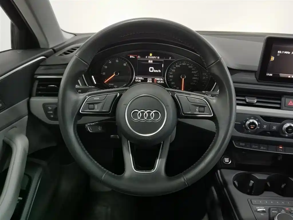 Audi A4L 2018 30th Anniversary Edition 40 TFSI Entry