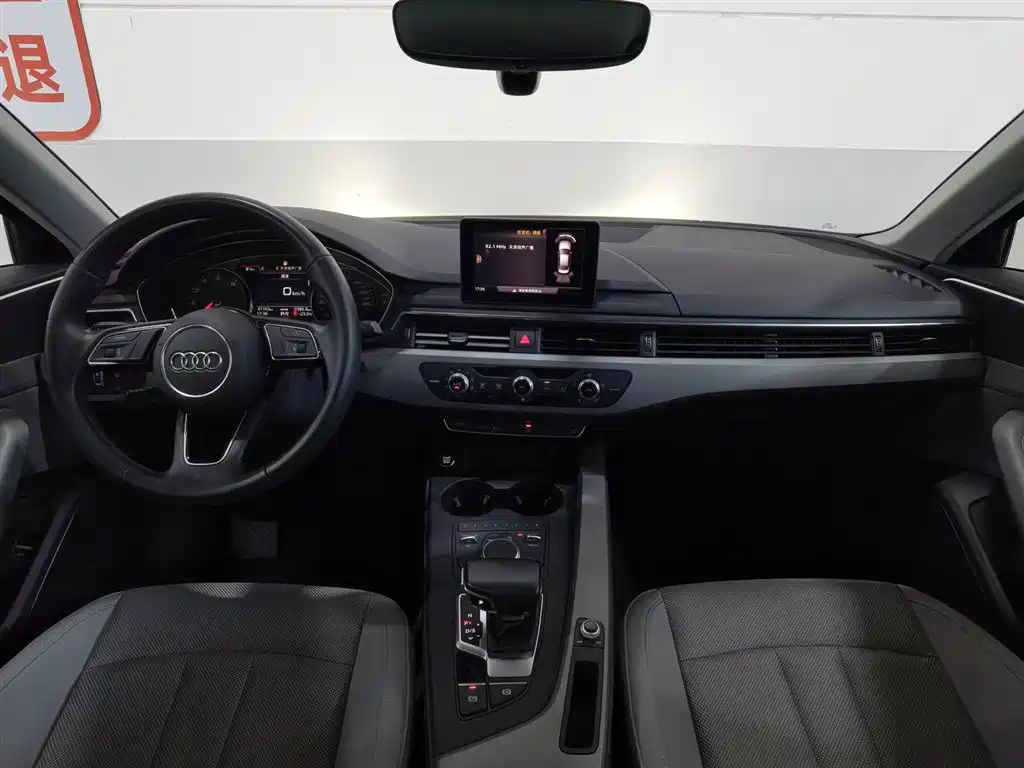 Audi A4L 2018 30th Anniversary Edition 40 TFSI Entry