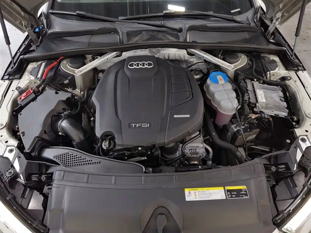 Audi A4L 2018 30th Anniversary Edition 40 TFSI Entry