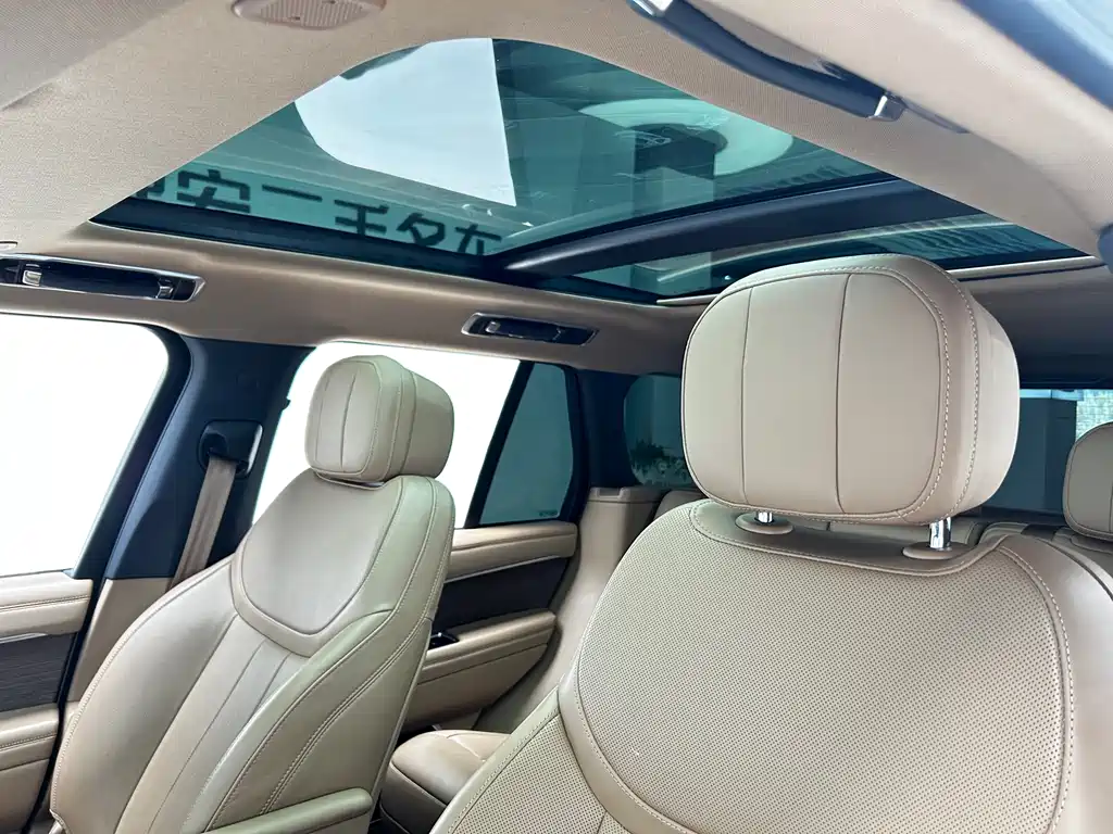 Range Rover 2024 3.0 L6 360PS SE