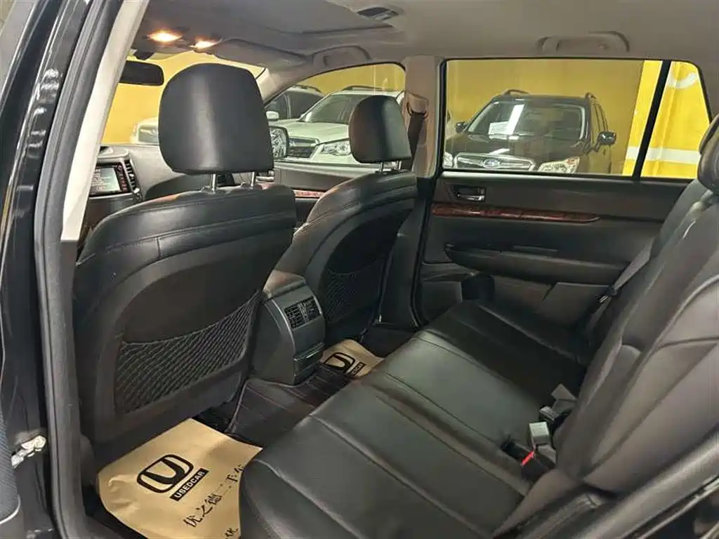 Outback 2010 model 3.6R Luxury Navigation Edition
