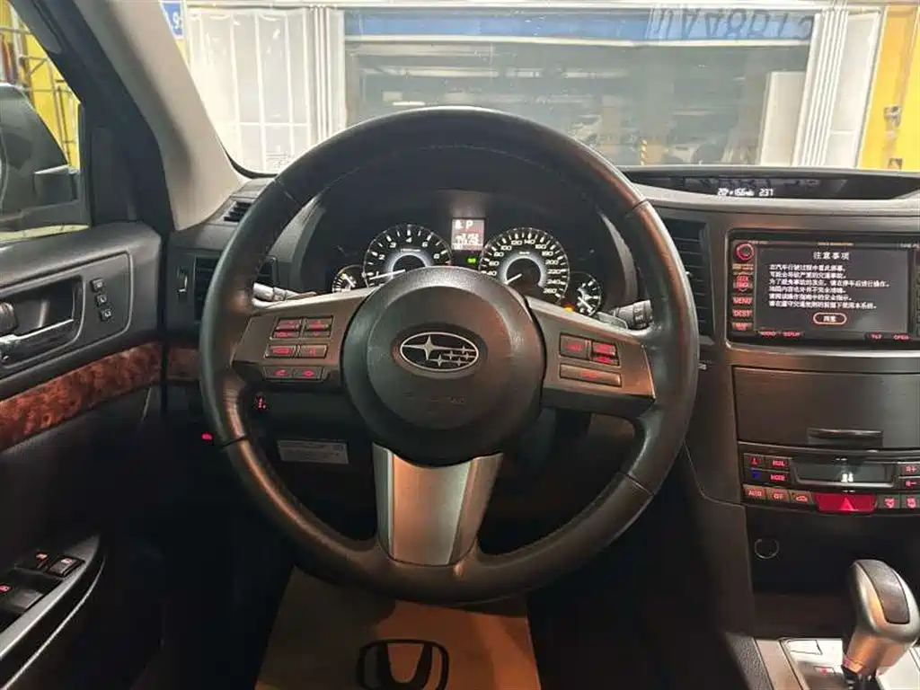 Outback 2010 model 3.6R Luxury Navigation Edition
