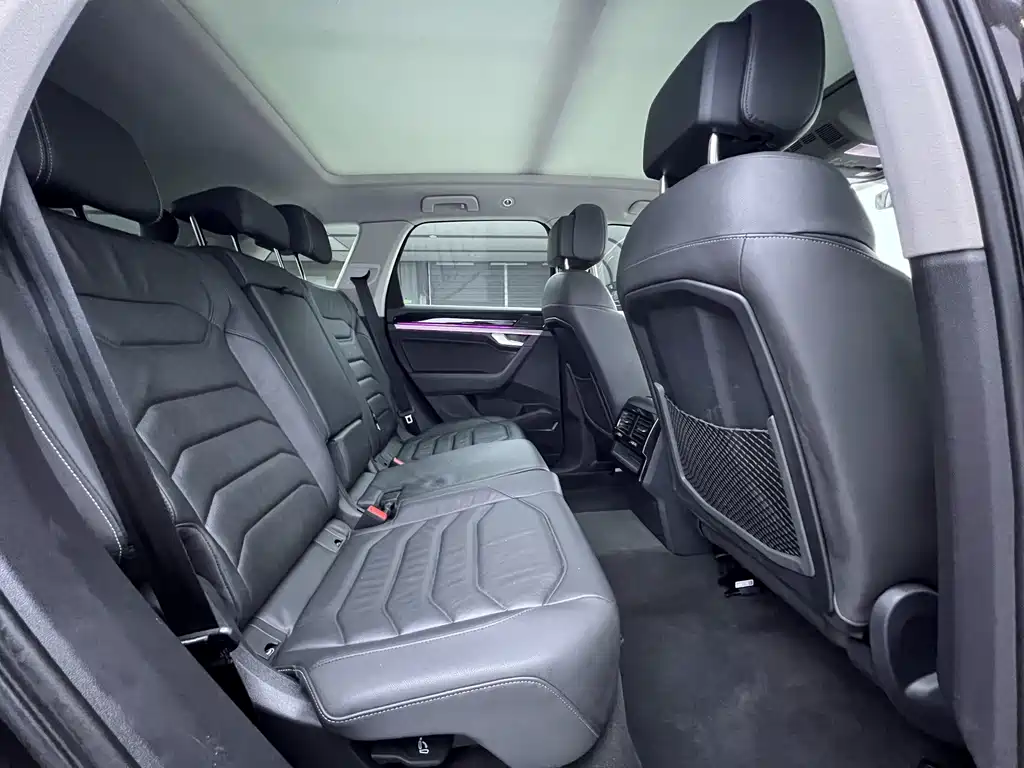 Volkswagen Touareg 2021 3.0TSI R-Line Classic Sport Package