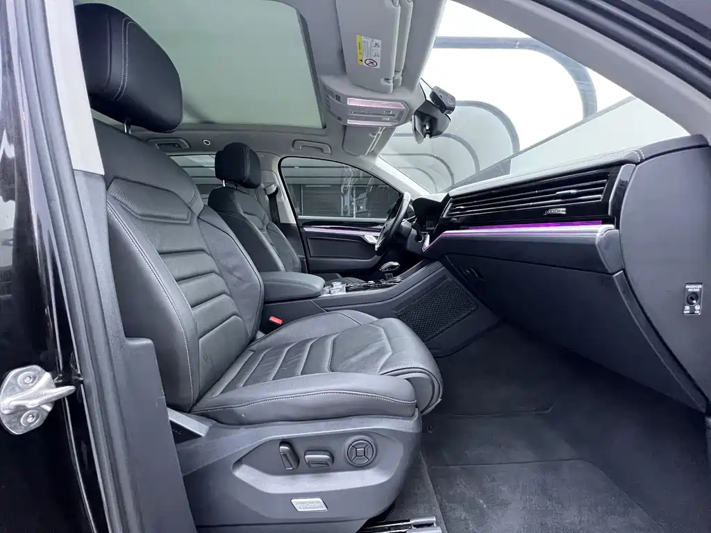 Volkswagen Touareg 2021 3.0TSI R-Line Classic Sport Package