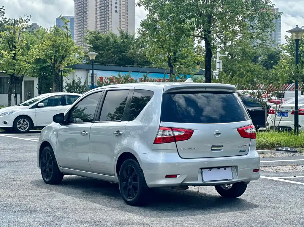 Nissan Livina 2015 1.6 XE CVT Comfort Edition