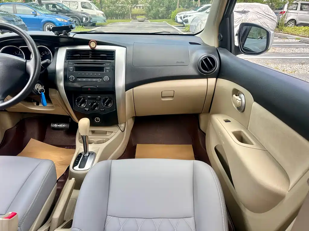 Nissan Livina 2015 1.6 XE CVT Comfort Edition