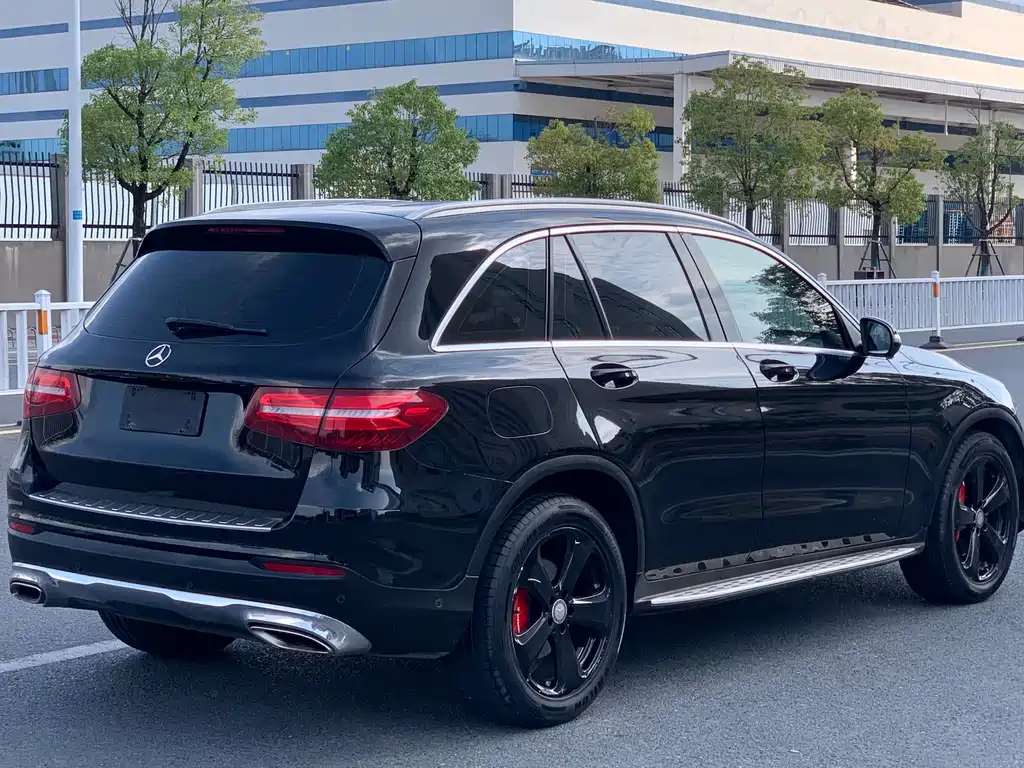 Mercedes-Benz GLC 2016 model GLC 260 4MATIC Luxury